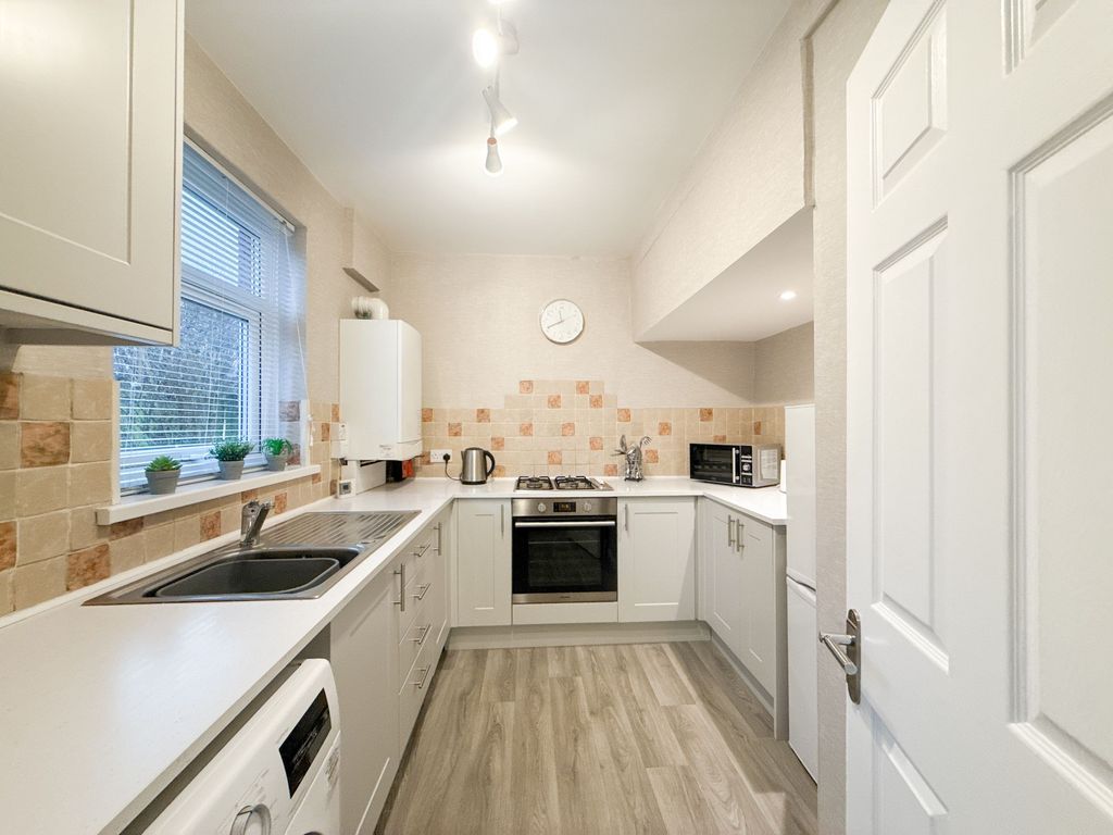 Property photo 3 of 13 Kitchen