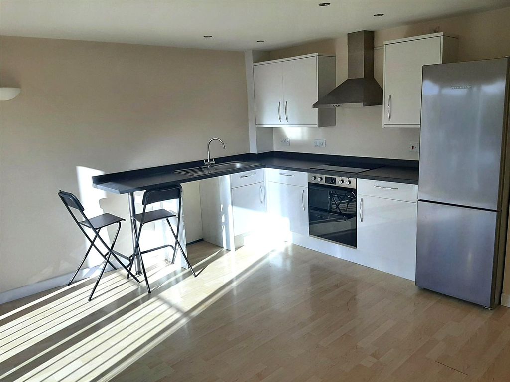 Property photo 3 of 7 Kitchen