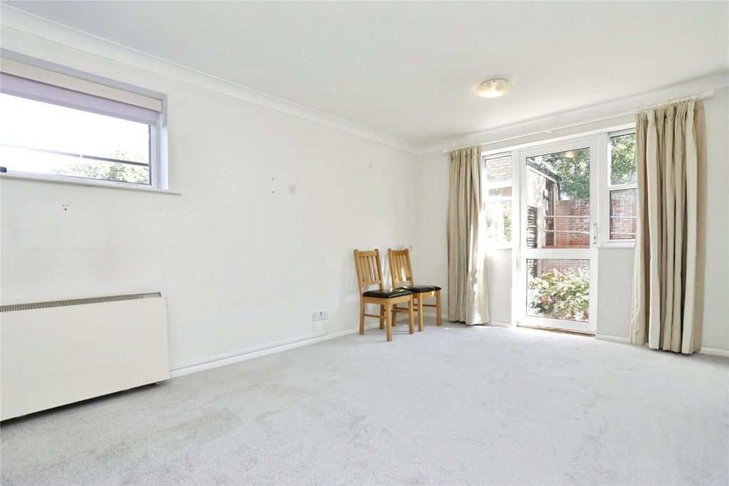 Property photo 1 of 13 Lounge