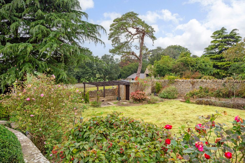 Property photo 3 of 18 Garden