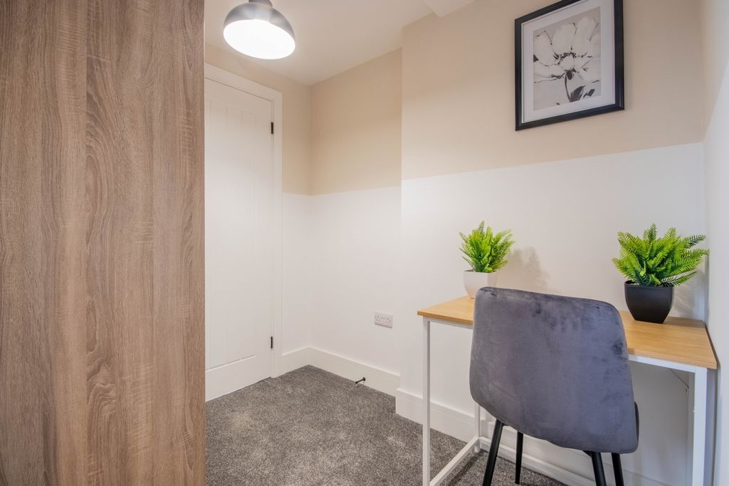 Property photo 2 of 9 E-2