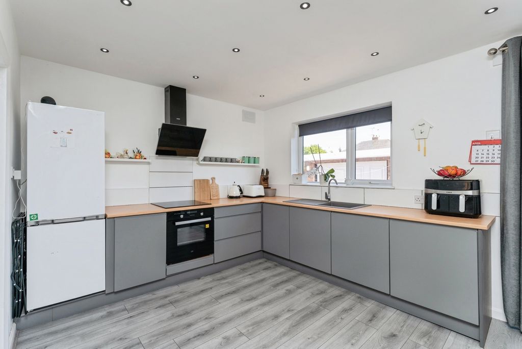 Property photo 2 of 19 Pbox-Img.Jpg