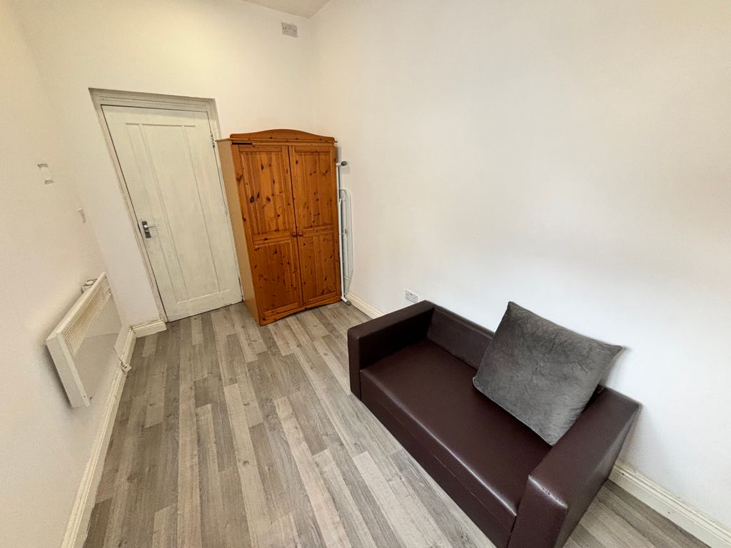 Property photo 3 of 9 Front