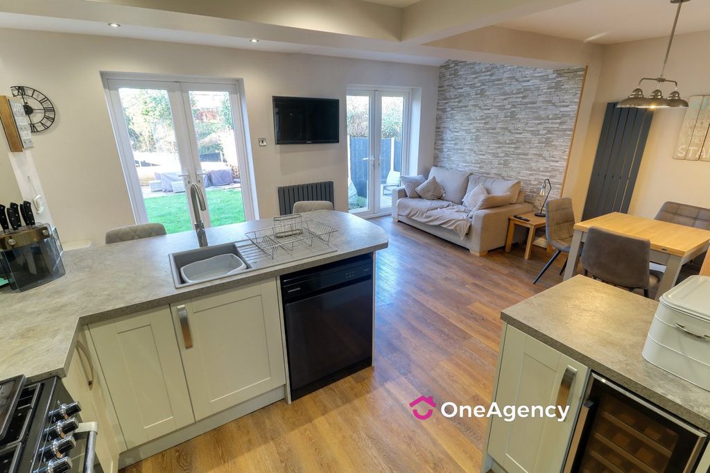 Property photo 2 of 27