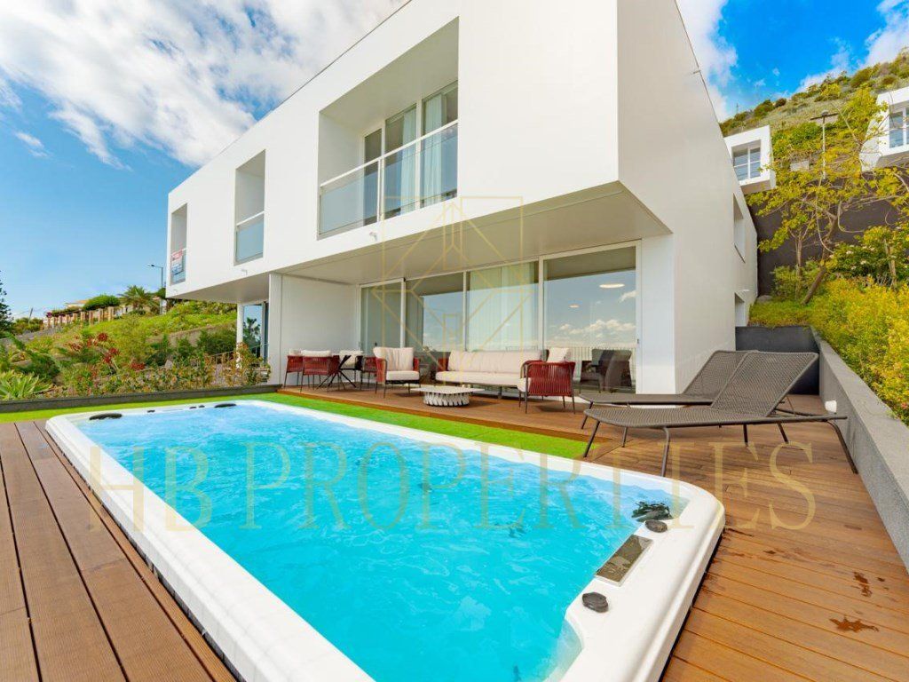 Property photo 1 of 77