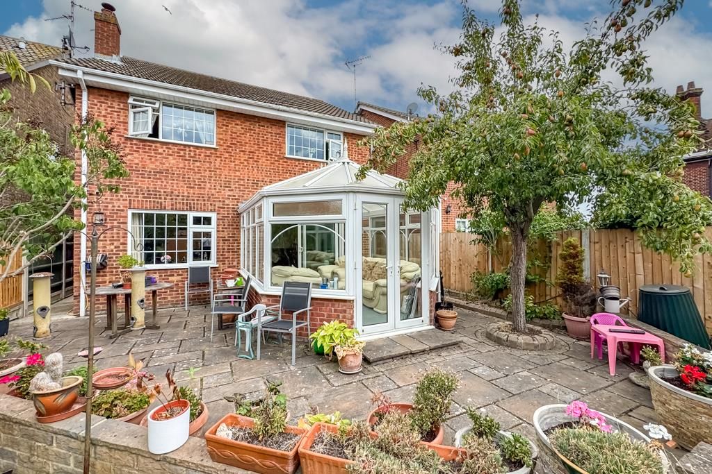 Property photo 2 of 32 Garden