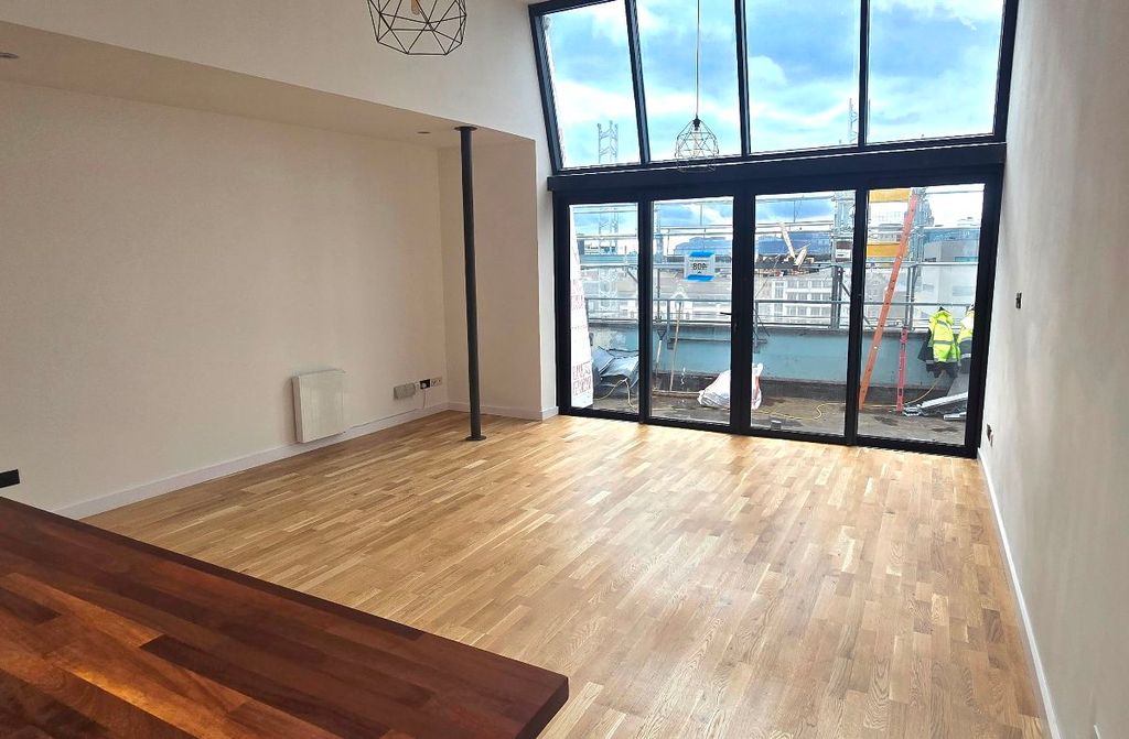 Property photo 2 of 17 Lounge