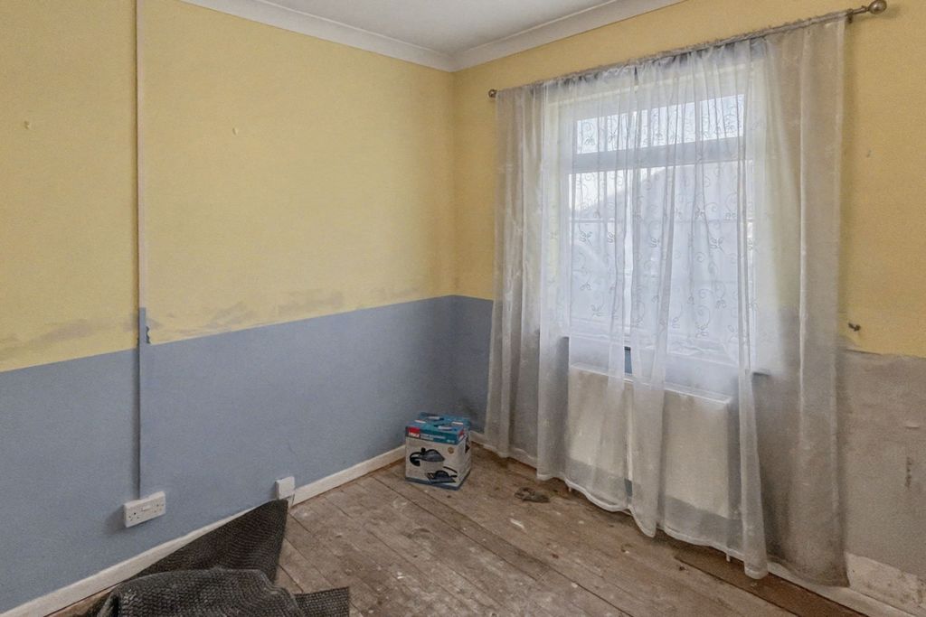 Property photo 2 of 14 24 Sussex Road, Orpington, Kent, Br5 4Jf