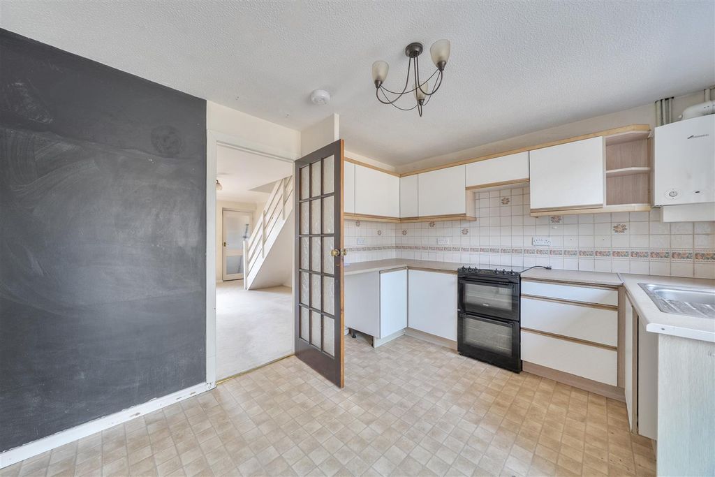 Property photo 3 of 12 Kitchen