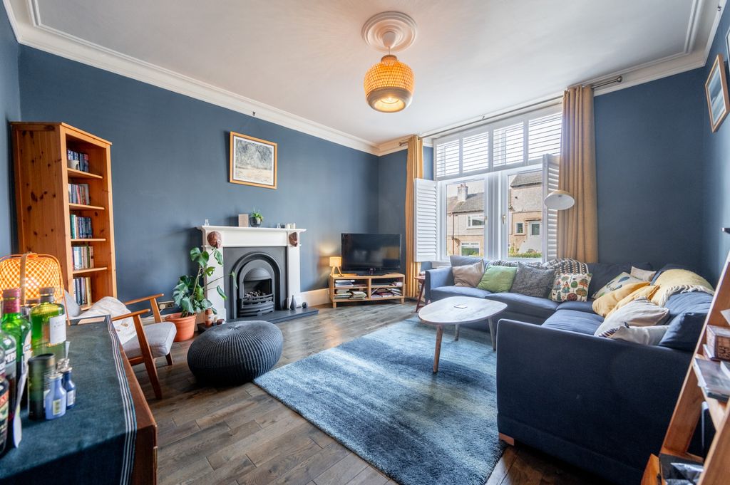 Property photo 2 of 32
