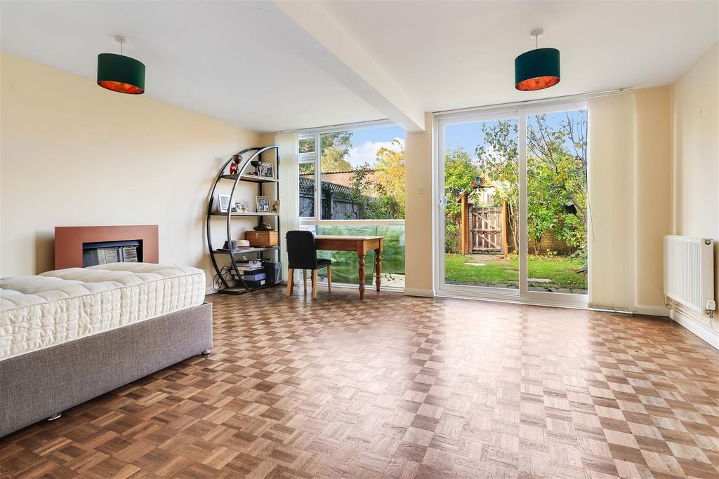 Property photo 2 of 18 Living/ Dining Room