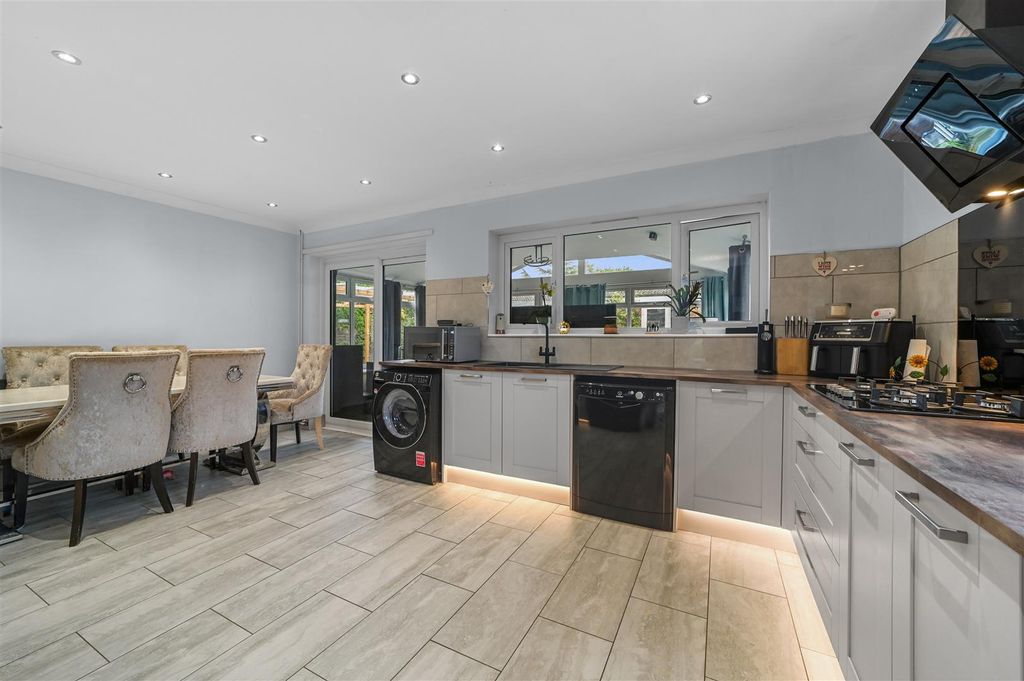 Property photo 2 of 14 Kitchen/Diner