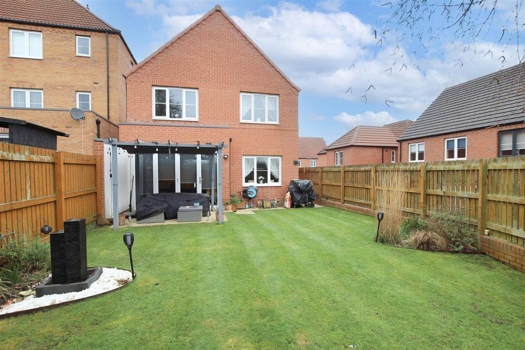 Property photo 3 of 15 Outside