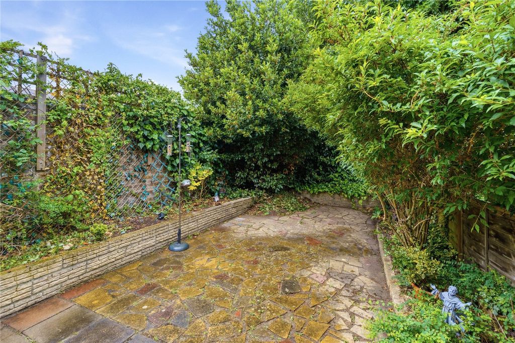 Property photo 2 of 11 Picture No. 27