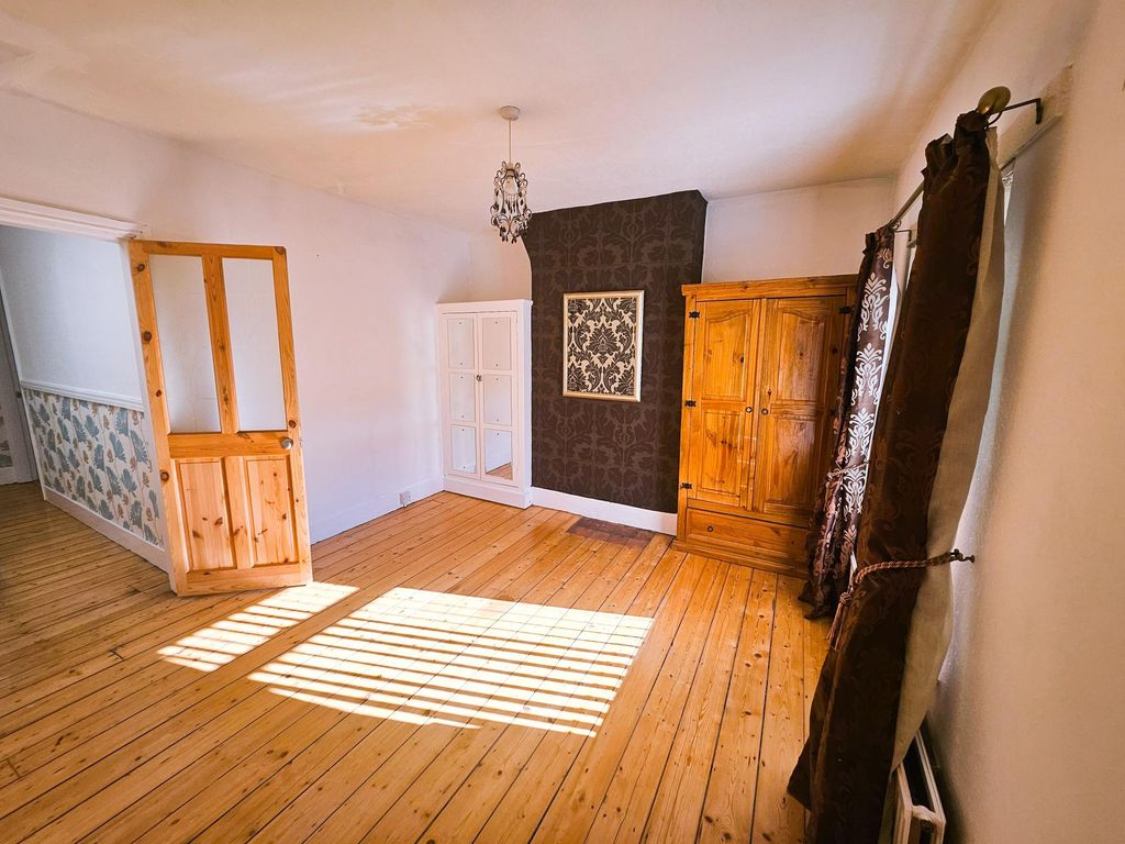 Property photo 1 of 18 Bedroom 1