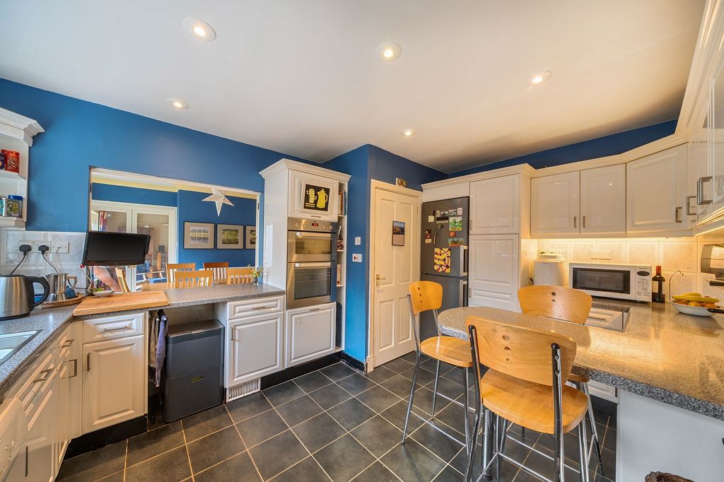 Property photo 2 of 29