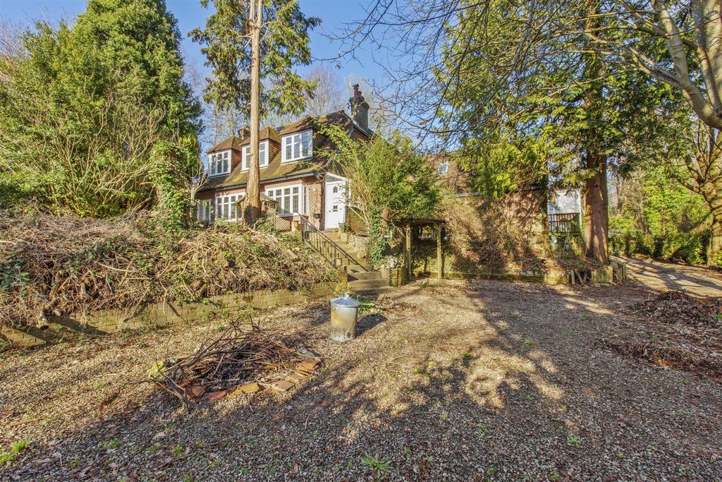 Property photo 1 of 21 Front Aspect