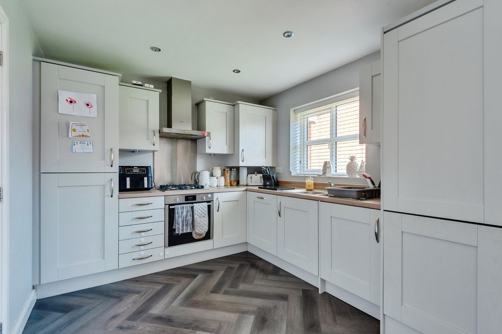 Property photo 3 of 17 Photo