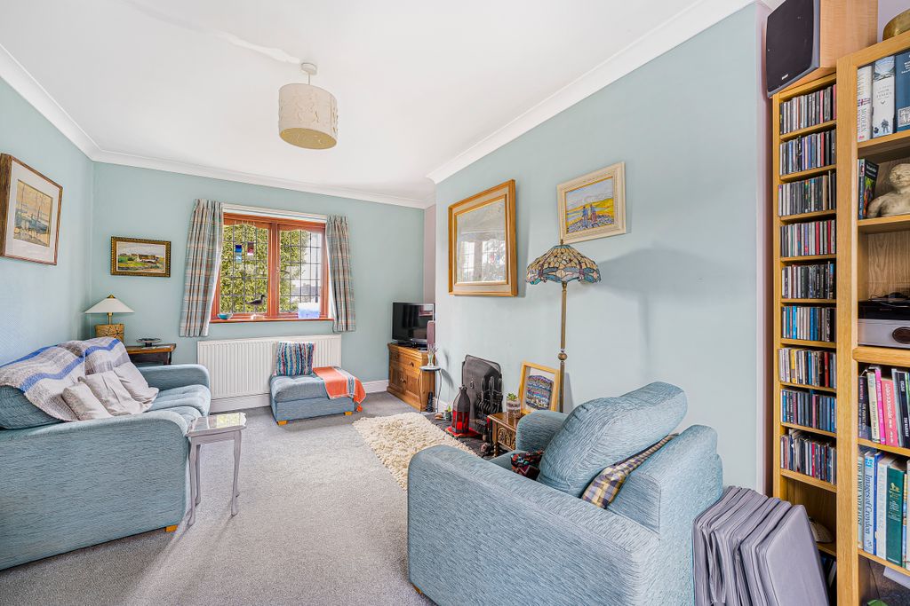 Property photo 2 of 35 Lounge (2)