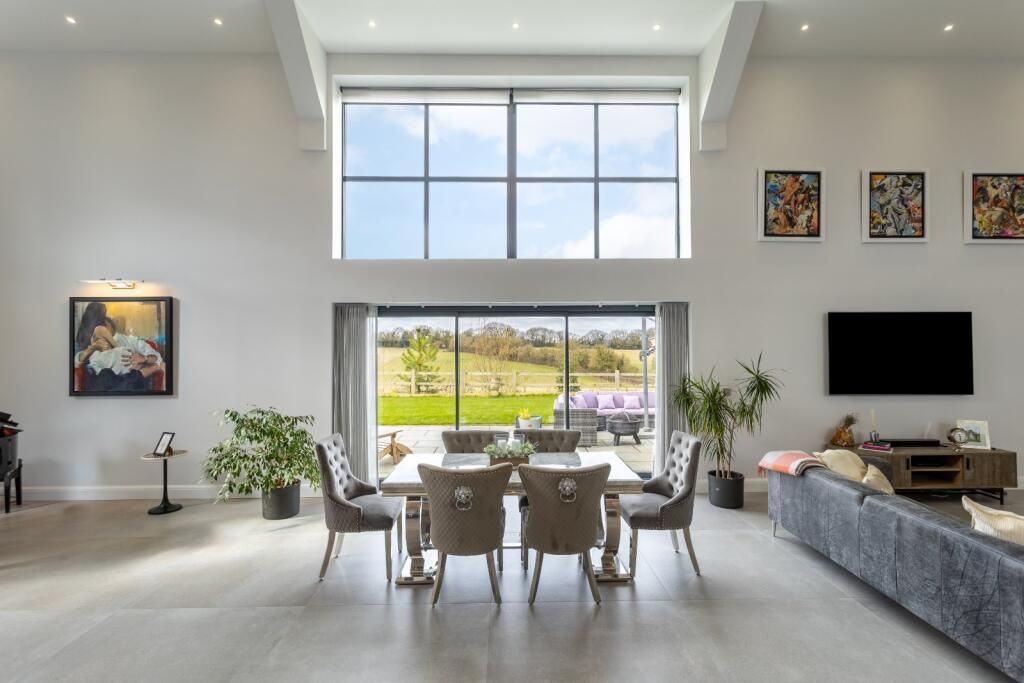 Property photo 2 of 38 Open Plan Living