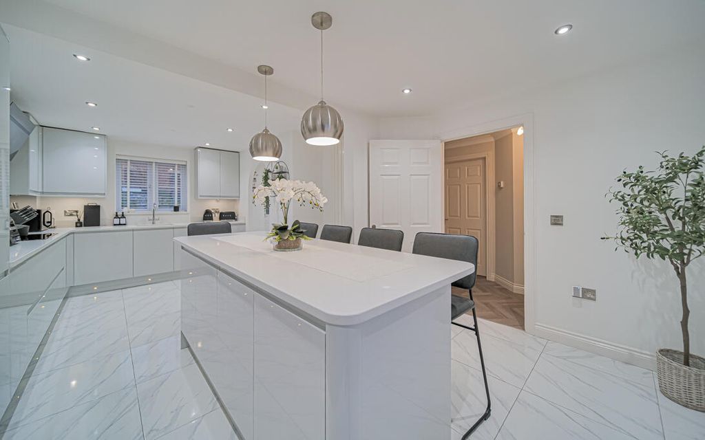 Property photo 2 of 24 P1066598-2.Jpg