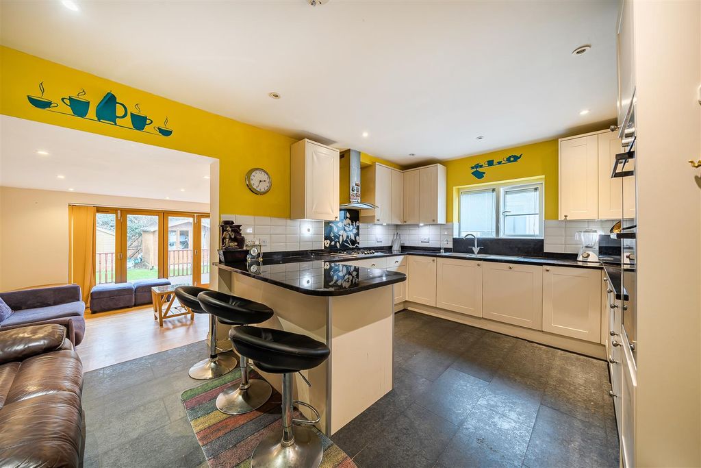 Property photo 3 of 18