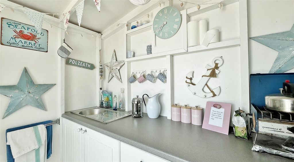 Property photo 3 of 7 Beach Hut