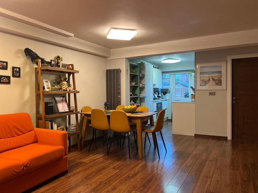 Property photo 3 of 10 Gallery