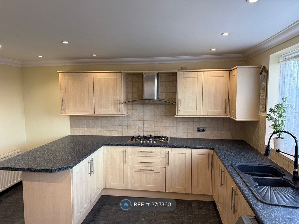 Property photo 2 of 24 Kitchen