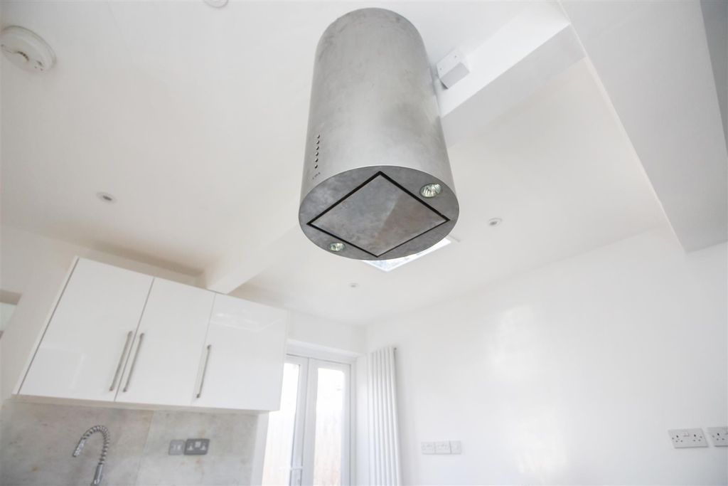 Property photo 3 of 12 Picture 3