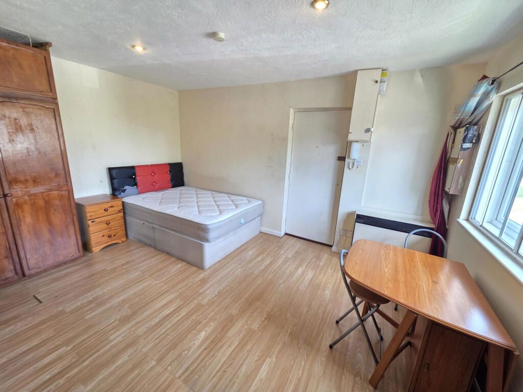 Property photo 3 of 6