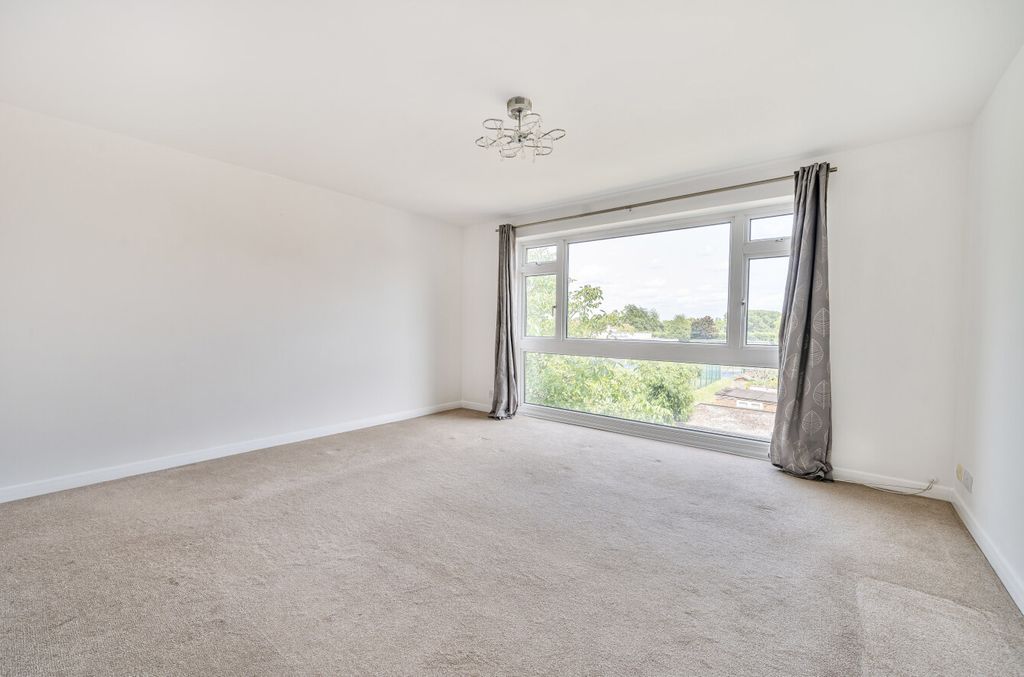 Property photo 2 of 14 1304262-9-6840863...