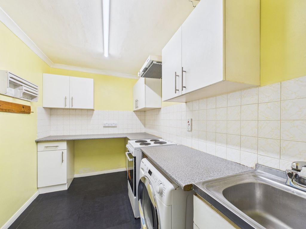 Property photo 3 of 14 Kitchen