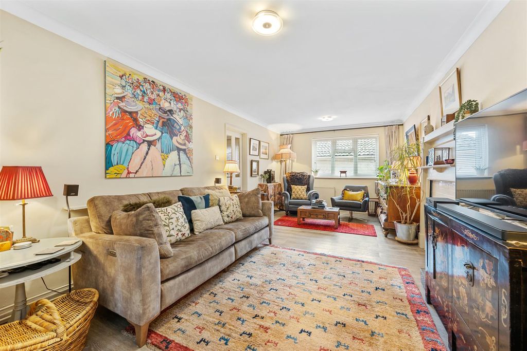 Property photo 2 of 27 21Pevenseygroveweb16.Jpg