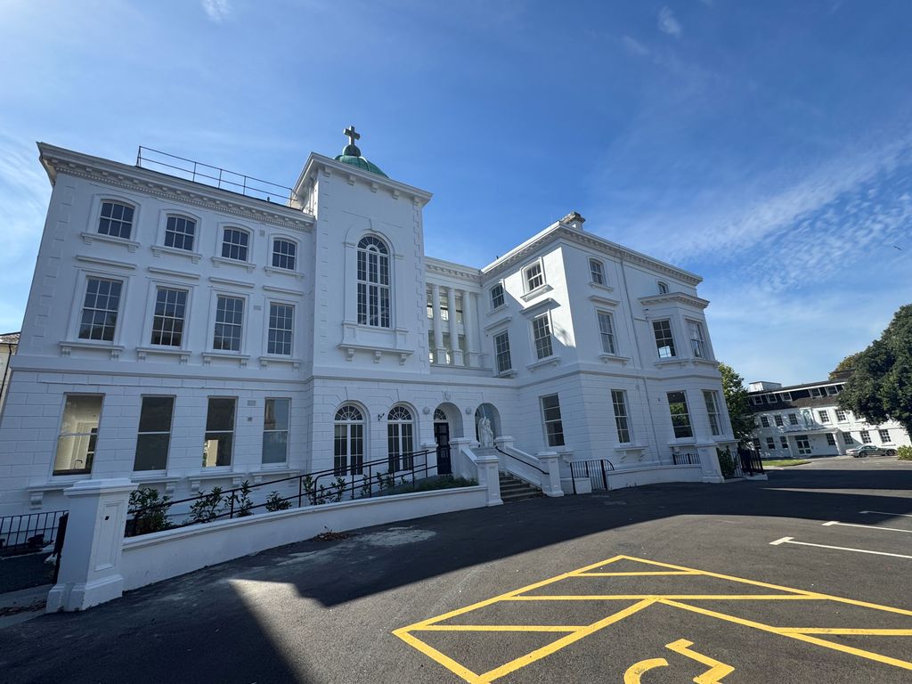 Property photo 1 of 10 Front