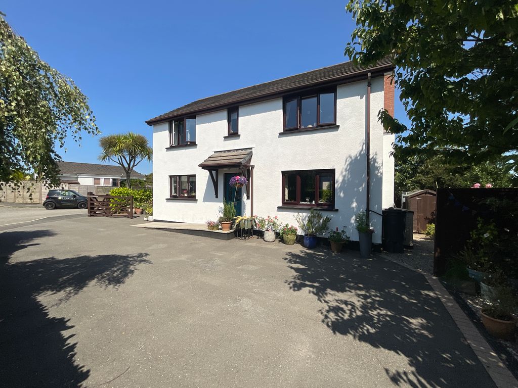 Property photo 2 of 18