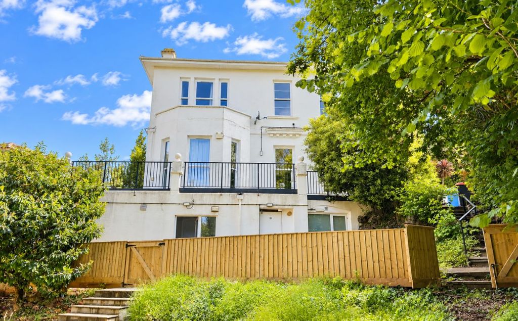 Property photo 2 of 34