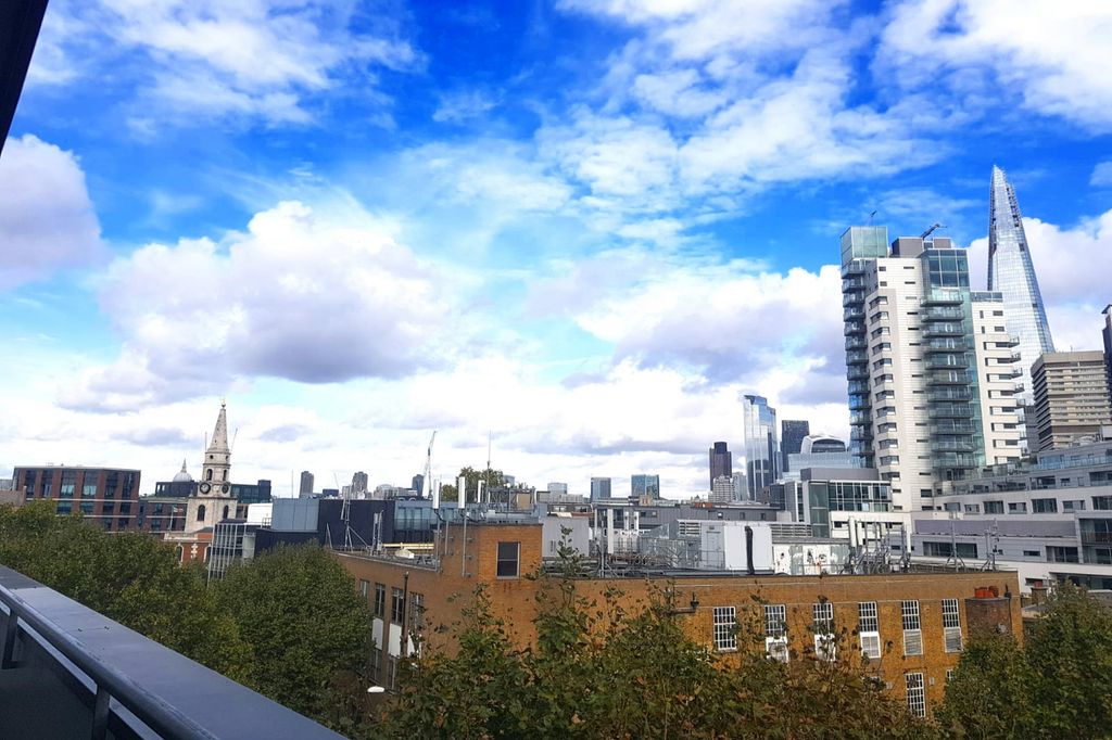 Property photo 1 of 22 Luxury 2 Bedroom Apartment With Balcony