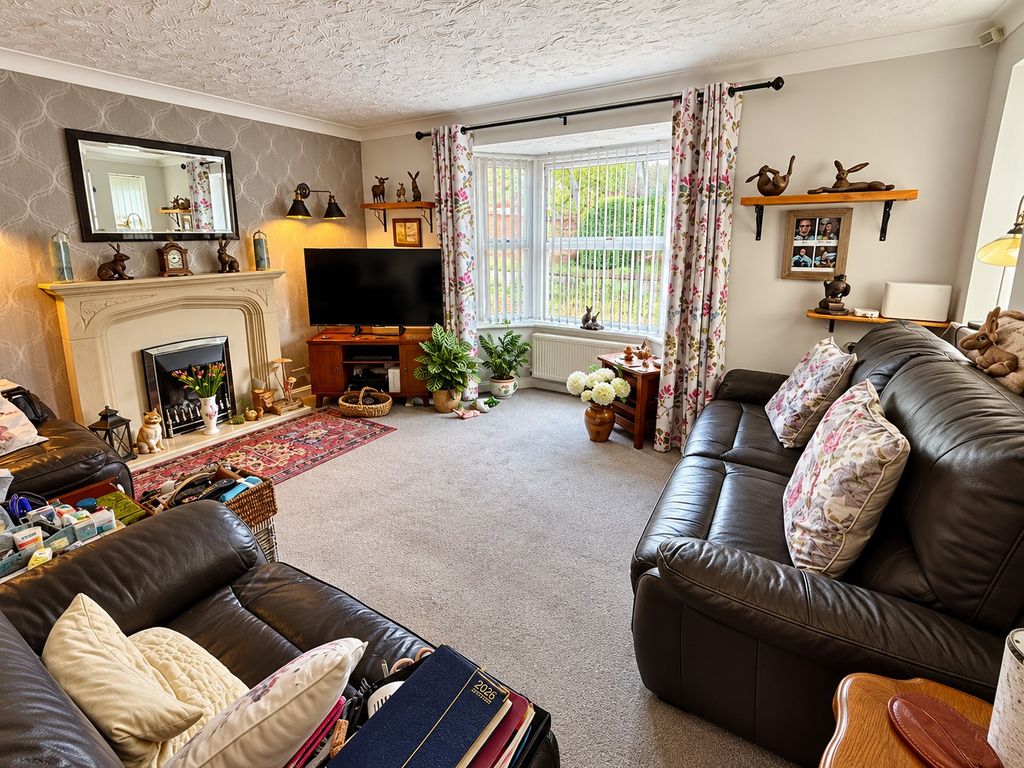 Property photo 3 of 14 Sitting Room
