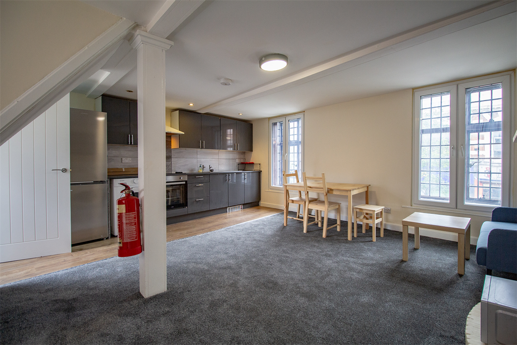 Property photo 1 of 25 Lounge / Kitchen