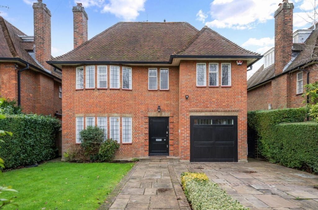 Property photo 1 of 8