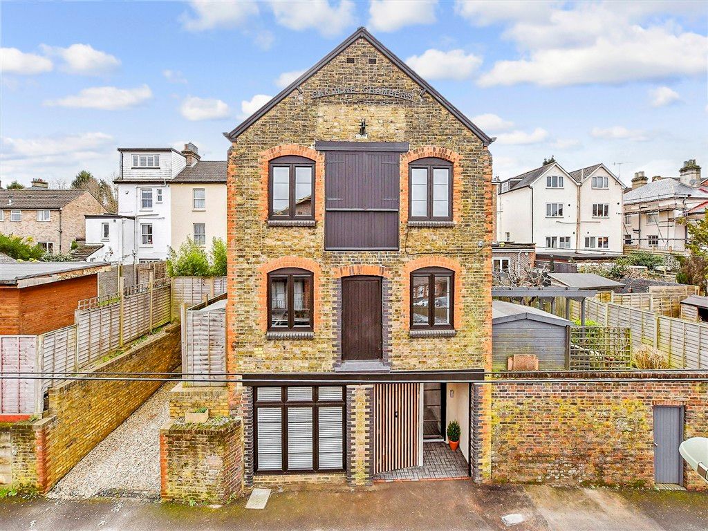 Property photo 1 of 10 External