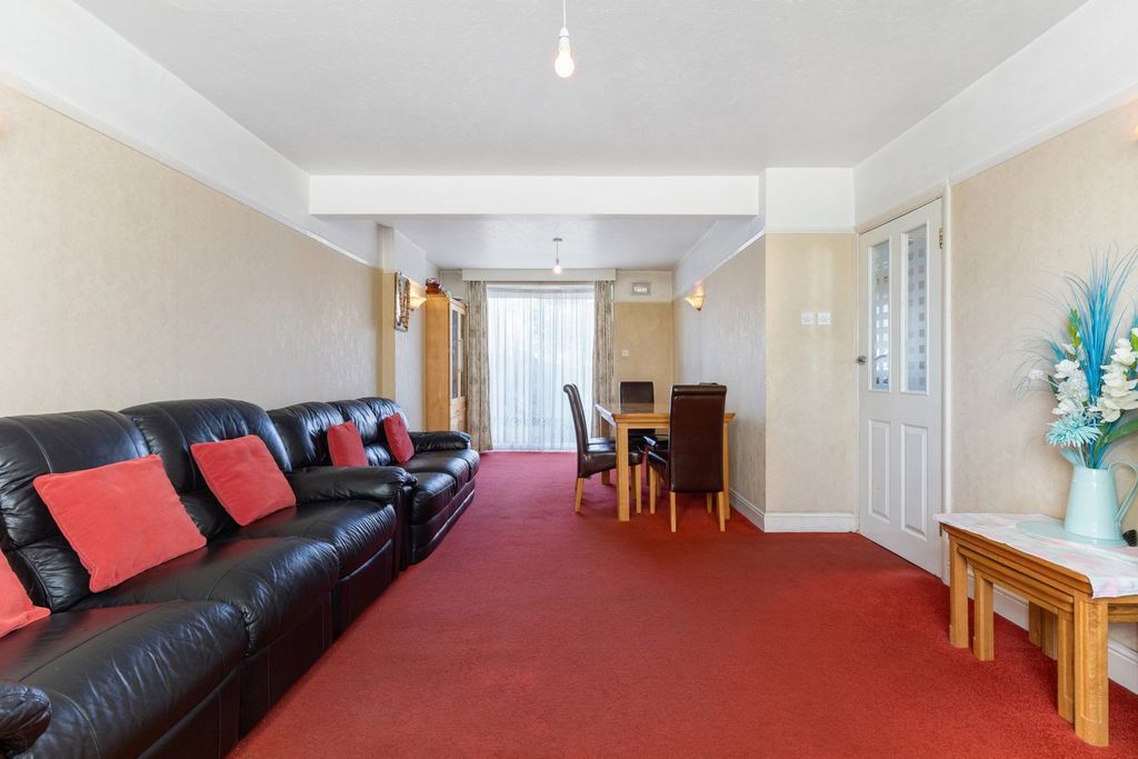 Property photo 2 of 22