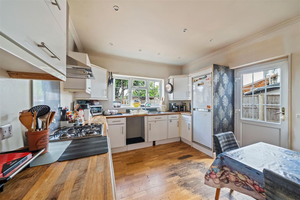 Property photo 3 of 14 Kitchen.Jpg