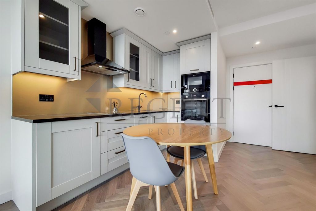 Property photo 3 of 17 Kitchen