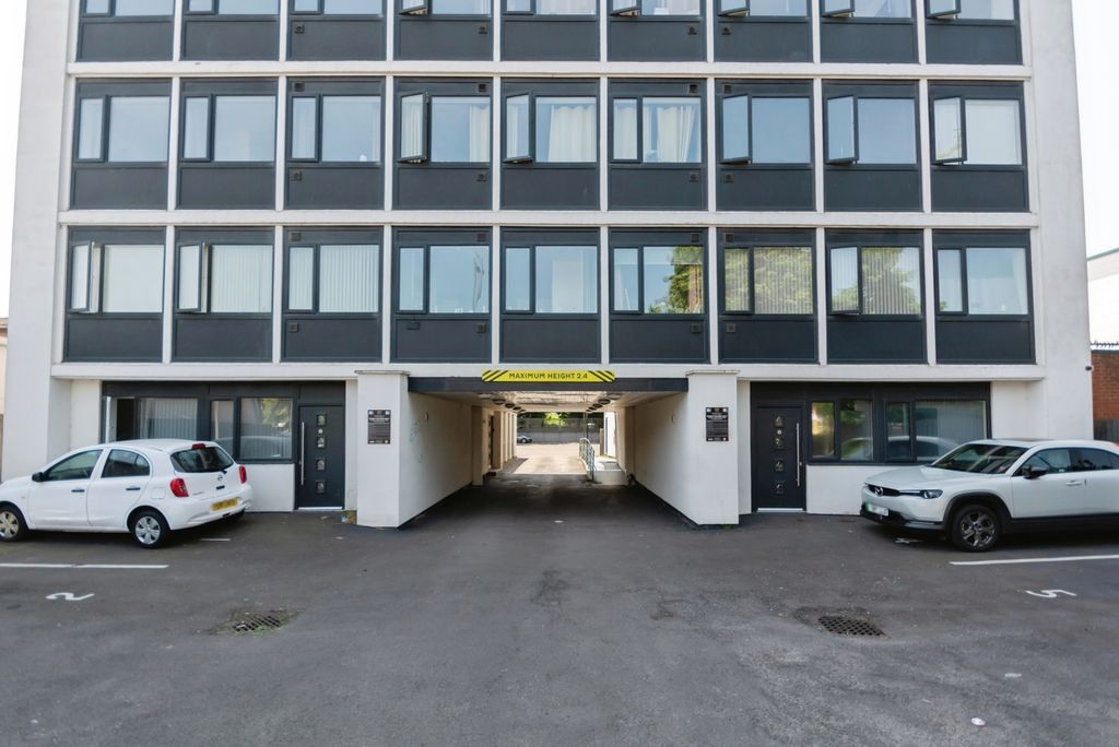 Property photo 2 of 10 Frontage