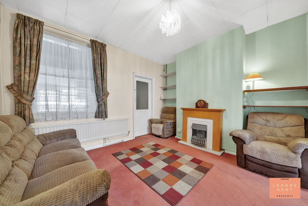 Property photo 2 of 21