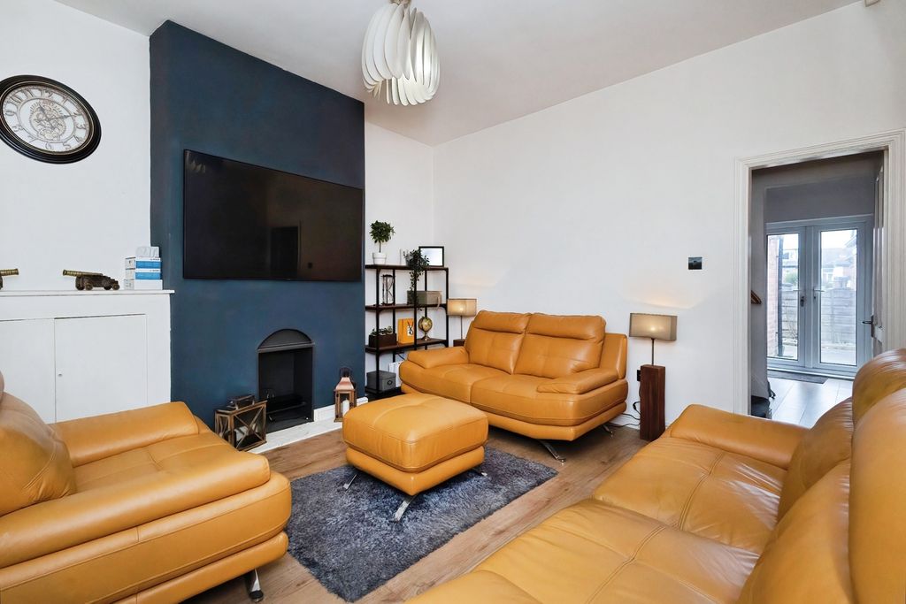 Property photo 2 of 16 Pbox-Img.Jpg