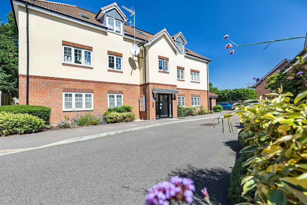 Property photo 2 of 19 2 Archer Close  (19).Jpg