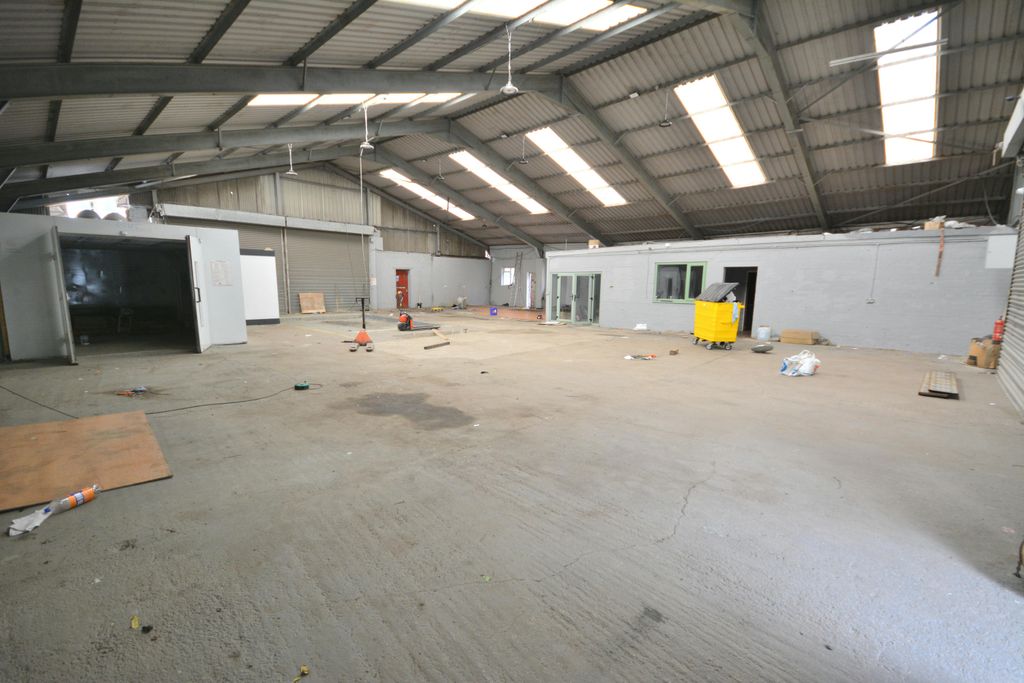 Property photo 2 of 5 Warehouse